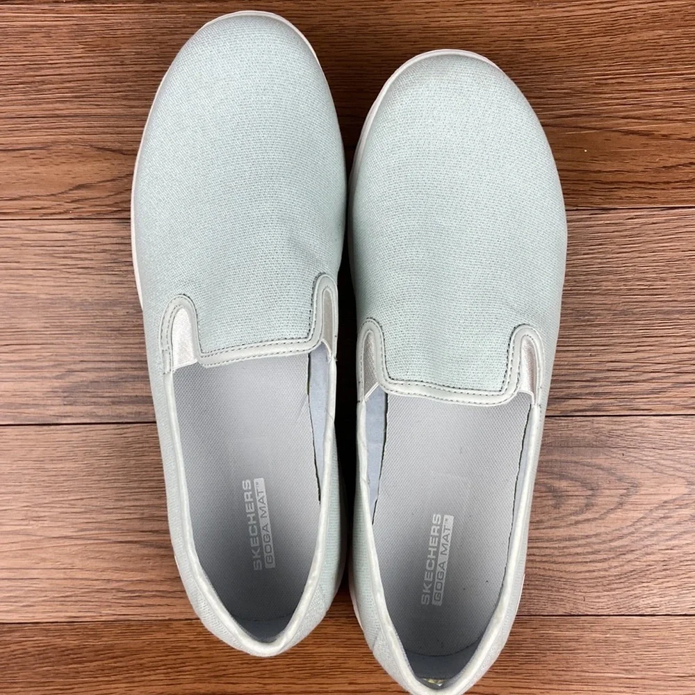 Skechers GOwalk Classic Washable Slip-Ons Size 11 Silver Shimmer
